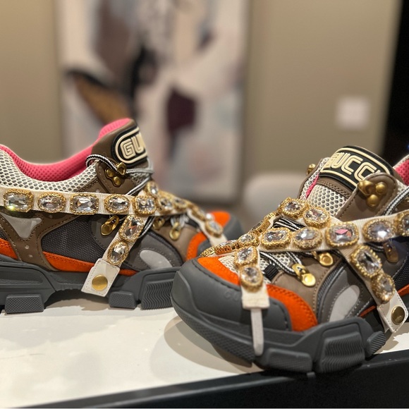 EXTREMELY GENTLY USED ! Only worn 2 times !comes with box and original wrapping - Picture 4 of 5